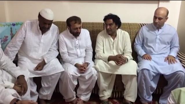 Farooq Sattar visits Amjad Sabri home for condolence