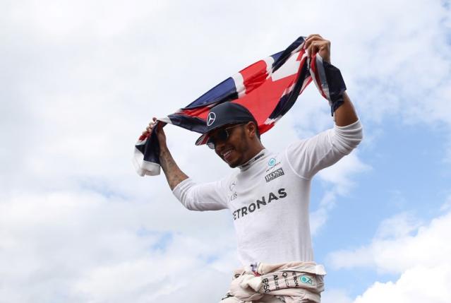 F1 world champion Hamilton poised to seize championship lead
