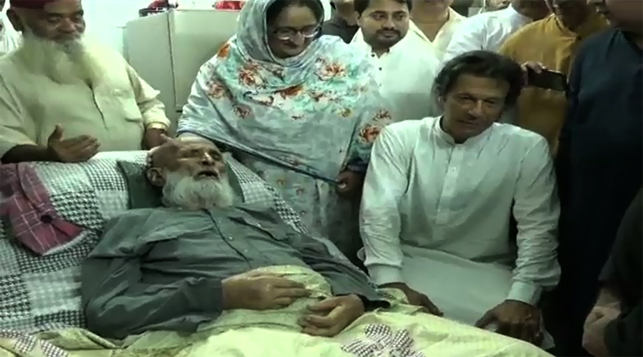 Imran Khan visits Edhi Centre, Amjad Sabri’s residence