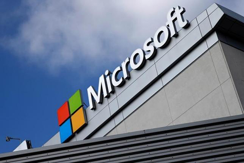 Cloud business boosts Microsoft's quarterly revenue, shares rise