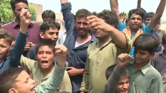 Residents protest power outage in Multan