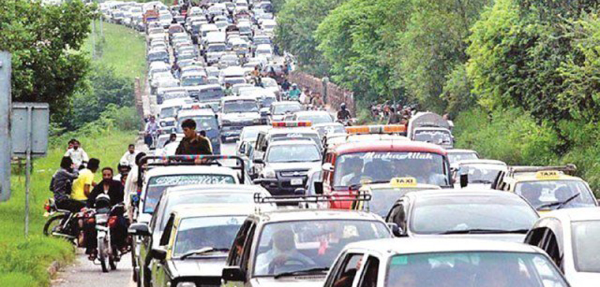 Eid rush causes gridlocks en route to Murree