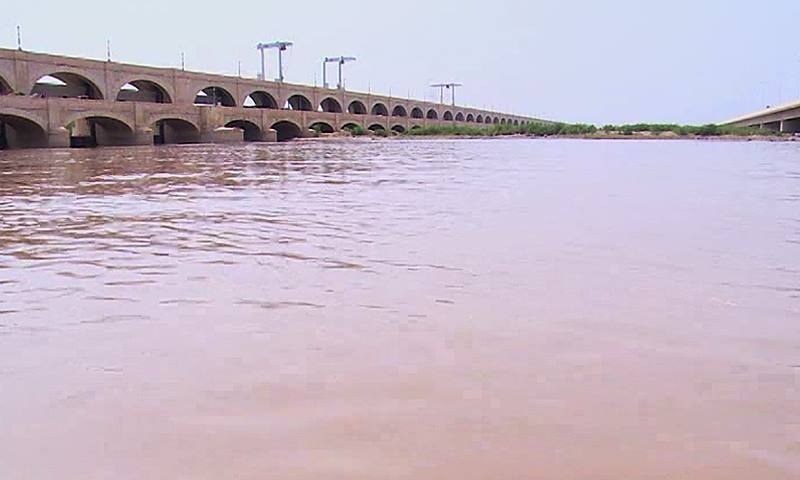 Medium flood at Taunsa Barrage