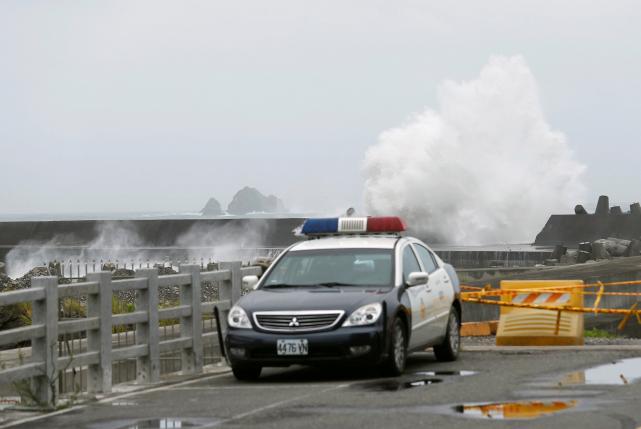 Super typhoon Nepartak hits Taiwan, disrupts power supply, transport