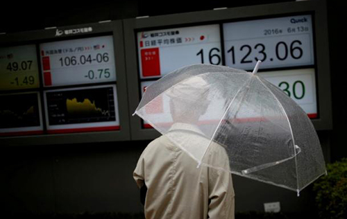 Japan shares slip, yen gains as uncertainty grips