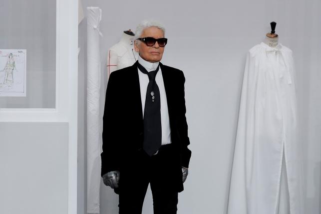 Lagerfeld pays tribute to atelier seamstresses at Chanel show