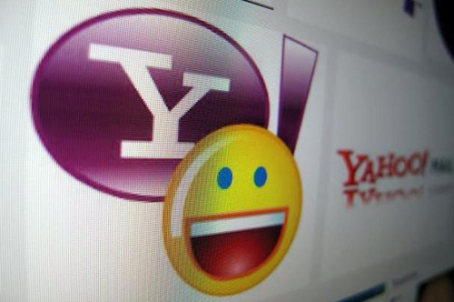 Verizon emerges as front-runner in Yahoo auction: sources
