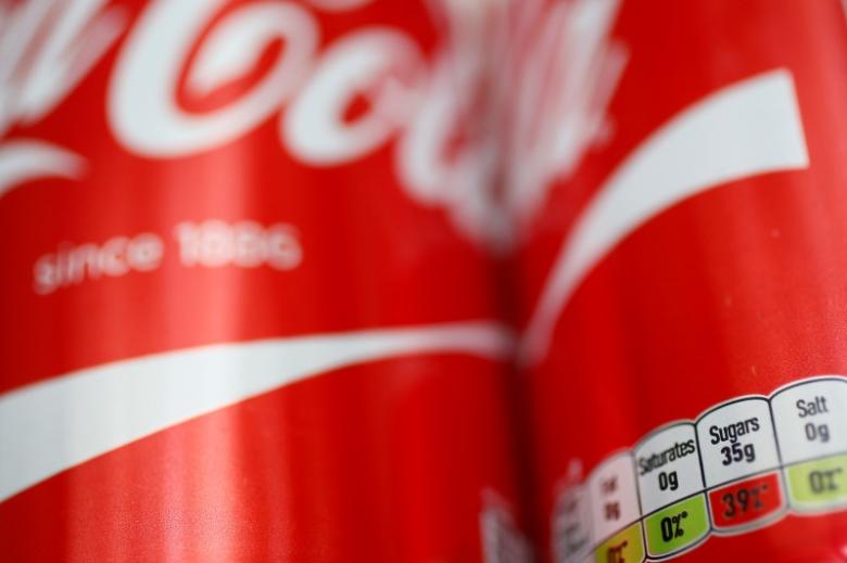 Britain seeks to fight the fat with soft drinks sugar levy