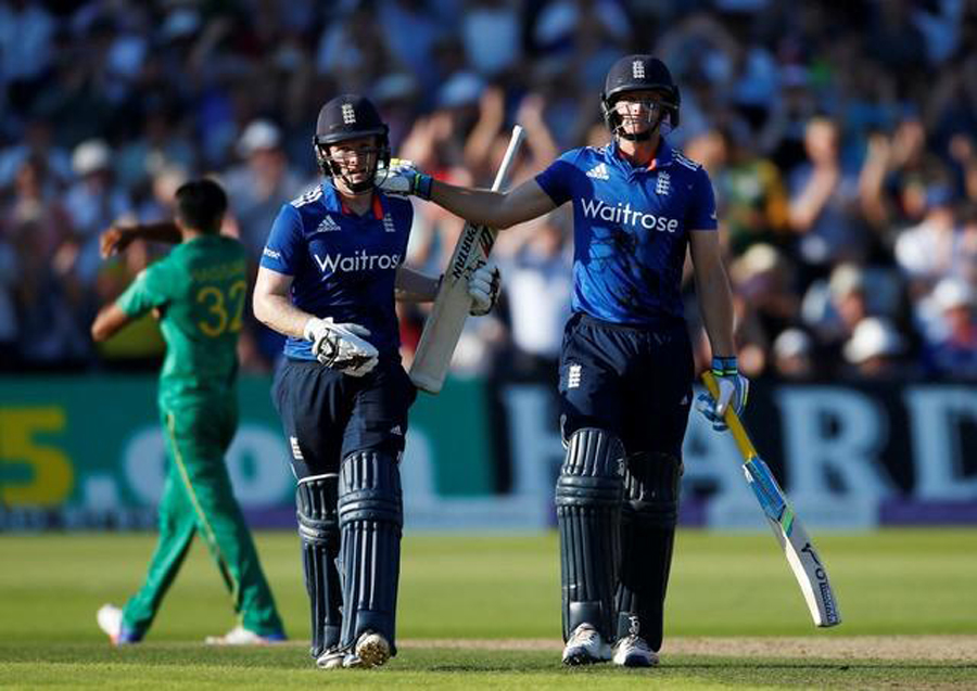 England hit world record one-day total of 444-3 against Pakistan in 3rd ODI