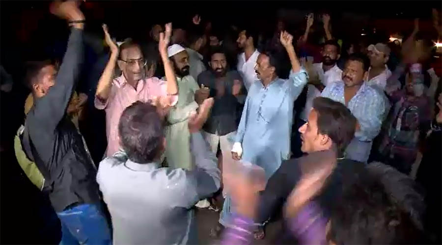 MQM stages sit-in against workers arrest in Karachi