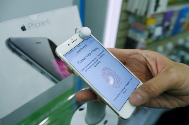 Russia says investigating iPhone price-fixing allegations