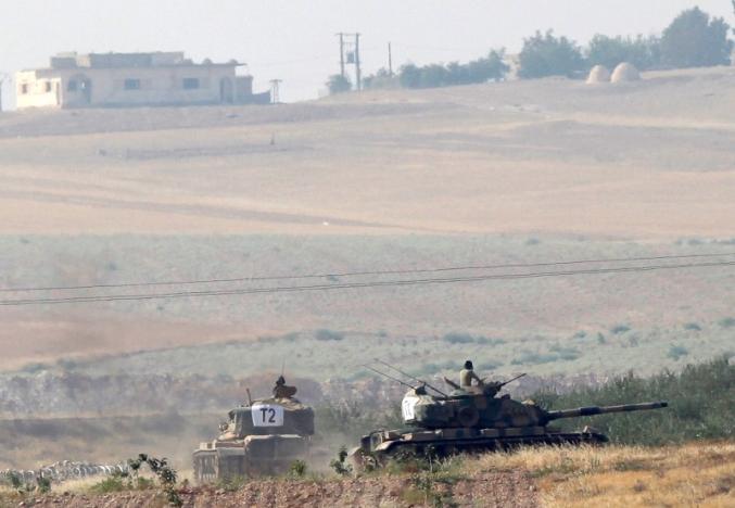 Turkish tanks roll into Syria, pushing Islamic State out of key border town