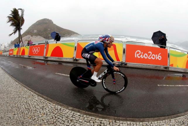 American Armstrong wins third straight time trial gold