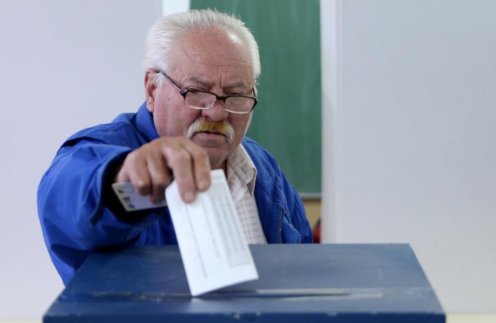 Bosnian Serbs to hold a disputed vote amid ethnic tensions