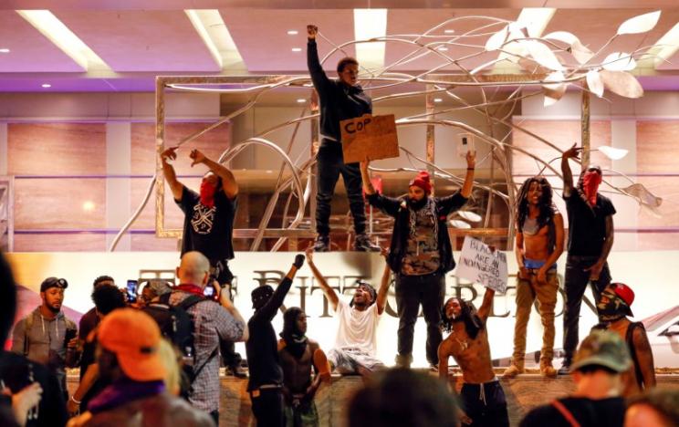 State of emergency called to quell Charlotte unrest over police shooting of black man