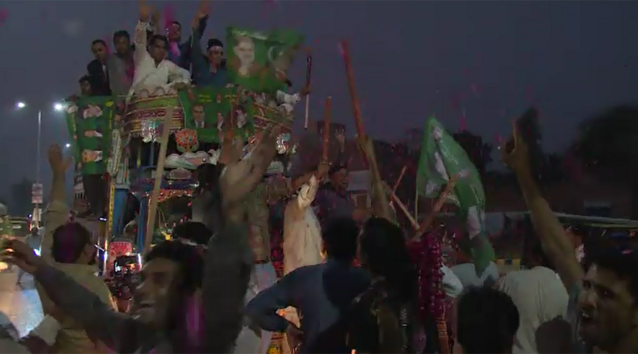 Baton-wielding PML-N workers take out rally on Raiwind Road