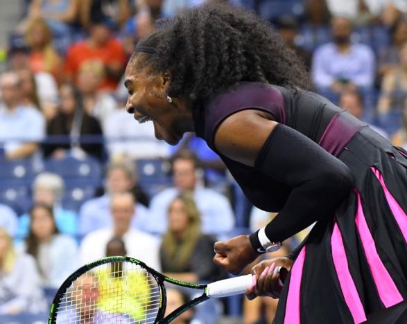 Queen Serena downs King, blasting 13 aces indoors