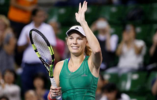 Wozniacki ends Radwanska reign to reach Tokyo final