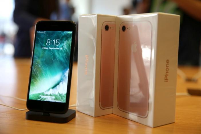 Fans cheer, but iPhone 7 gets a subdued welcome