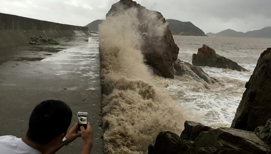 Typhoon cuts power, lashes China with wind and rain before weakening