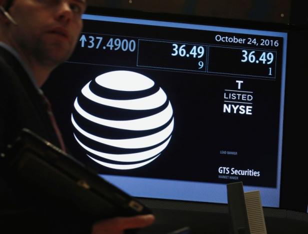 AT&T aims to break from streaming crowd with Time Warner