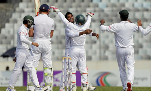 Mehedi's five puts Bangladesh on brink of lead