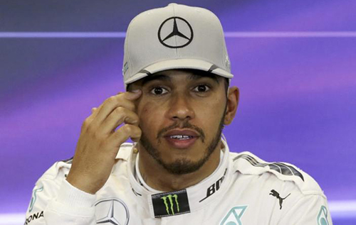 Hamilton beats title rival Rosberg to pole
