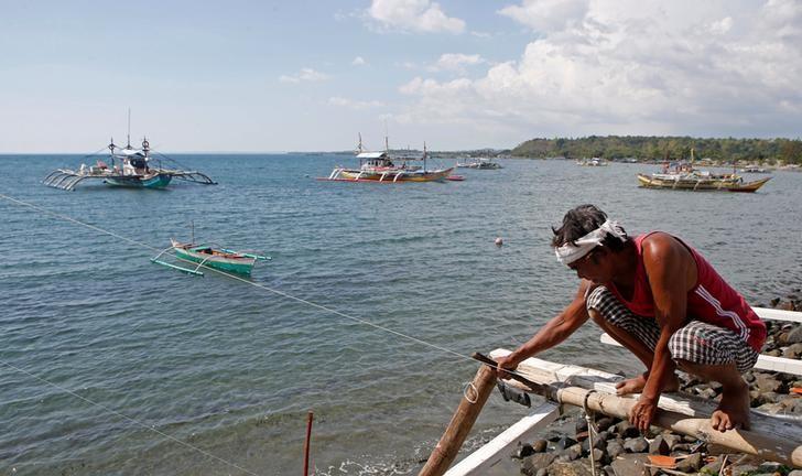 Duterte hopes Philippine fishermen can return to China-controlled shoal