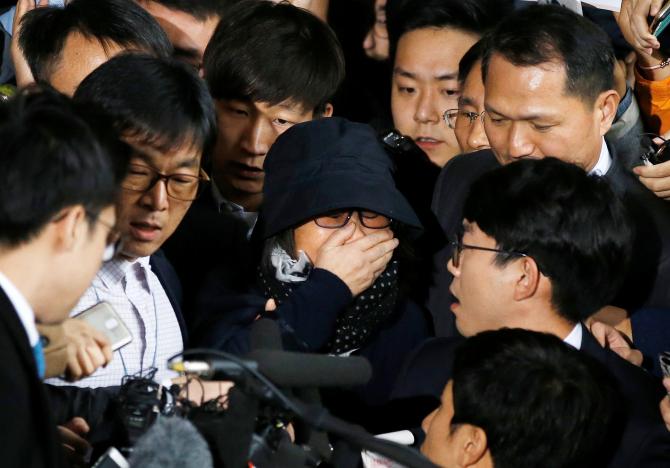 Key figure in S.Korea political crisis appears at prosecutors' office