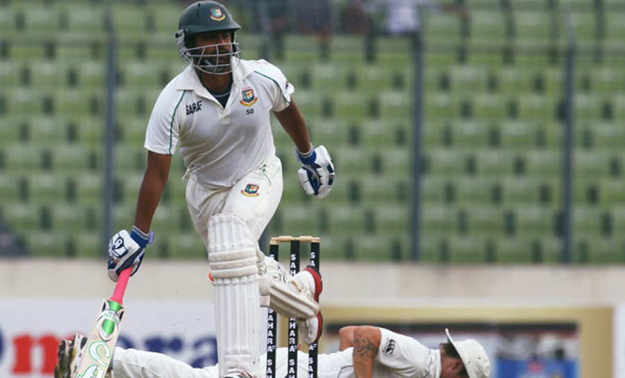 Tamim leads Bangladesh recovery after Moeen strikes for England
