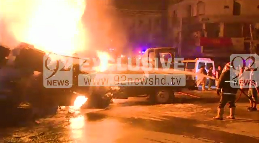Fire erupts as oil tanker overturns in Rawalpindi