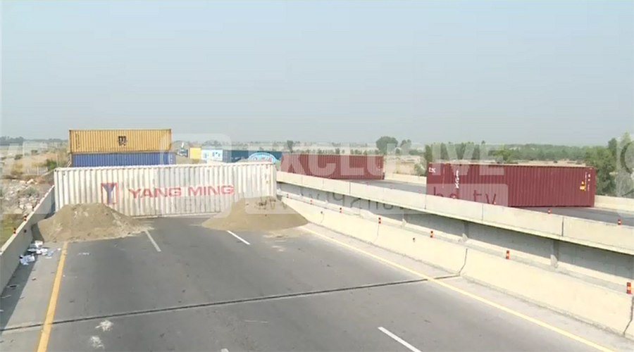 Commuters face problem as Islamabad-Peshawar Motorway closed with containers