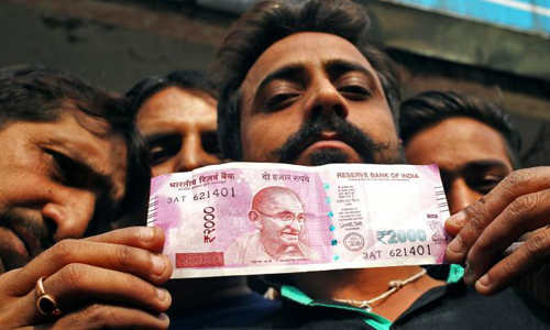Anger grows in India as banks struggle to swap banned notes