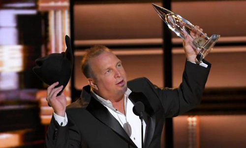 Garth Brooks win top prize, but Beyonce takes Country Music Awards' center stage