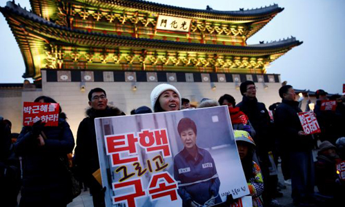 Hundreds of thousands gather in South Korea for fifth week of protests against Park