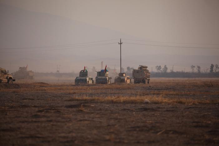 Iraq peshmerga storm Islamic State town as army battles in Mosul