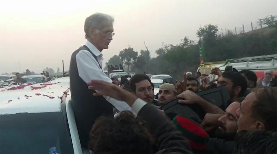 KP CM led convoy retreat amid Khan’s directions