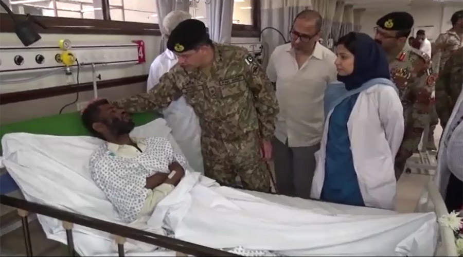 Sindh CM, Corps Commander Karachi, DG Rangers visit hospital, inquire about health of blast victims