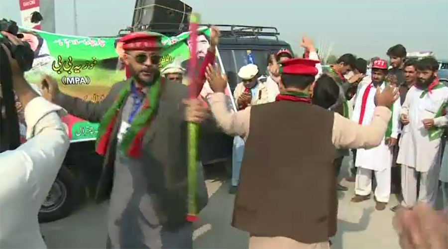 Preparations for PTI’s Youm-e-Tashakar rally in full swing