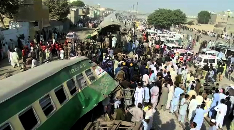 Train collision leaves 20 dead, over 100 injured in Karachi