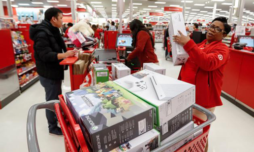 U.S. crowds pick up slightly on Black Friday, online sales jump