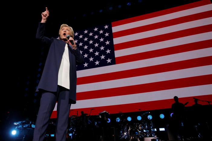 Clinton, Trump clash over economy in final campaign stretch