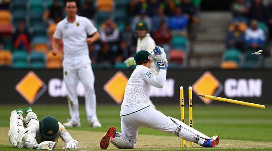 South Africa lead by 86 after Australia collapse in 2nd Test