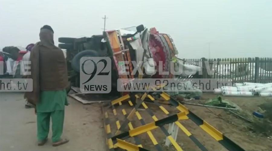 Two injured as tractor trailers overturn near Shorkot Cantt
