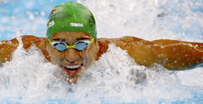 Le Clos smashes own 100m fly short course world record