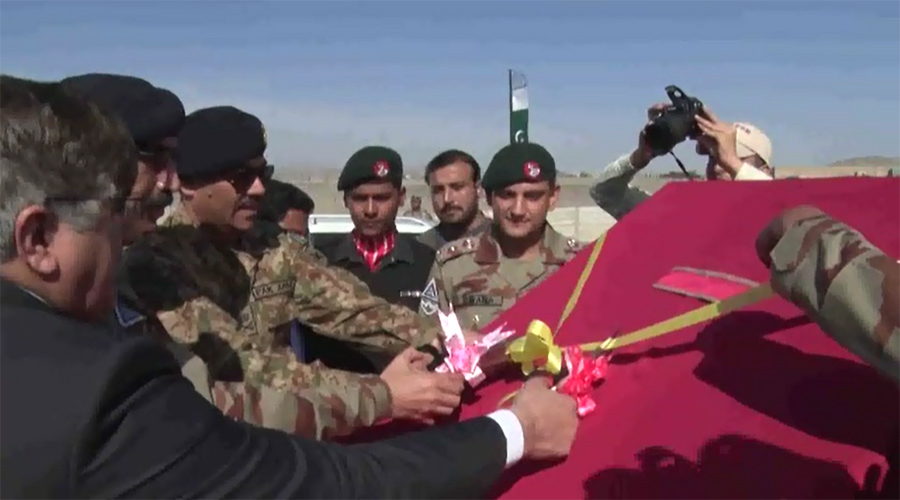 Commander Southern Command Lt Gen Amer Riaz opens Pakistan Gate at Pak-Iran border