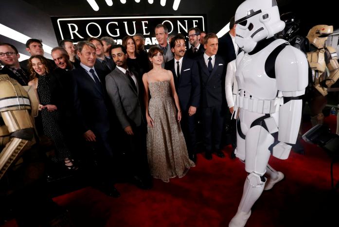 'Star Wars' enters 'grittier' new chapter with 'Rogue One' premiere