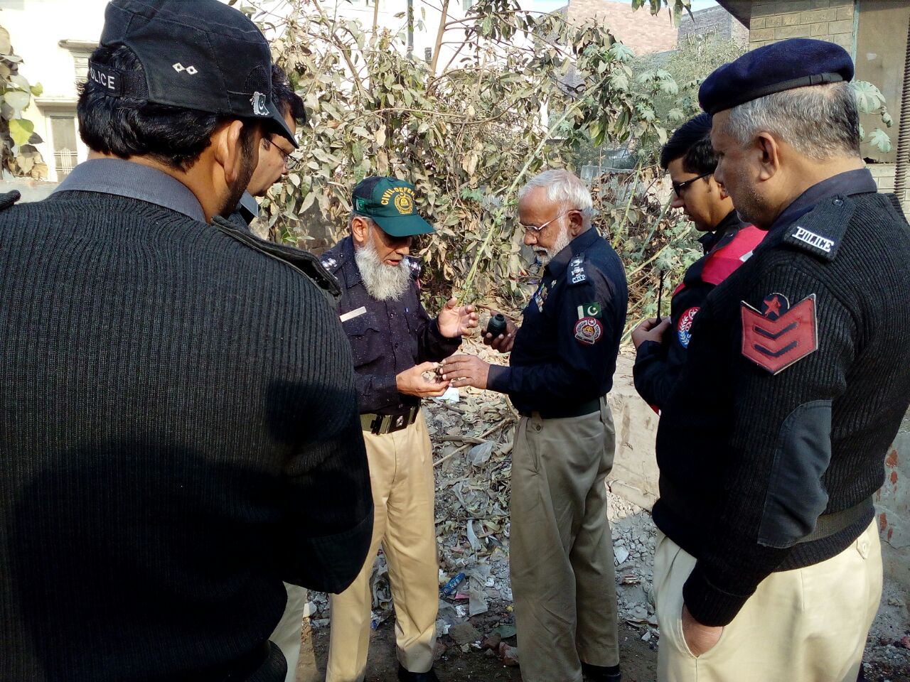 Hand grenade recovered from garbage in Lahore