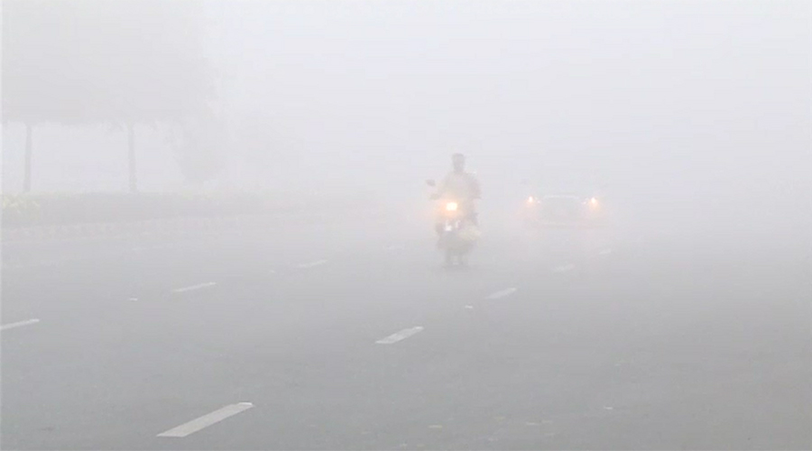 Dense fog blankets parts of Punjab, Sindh