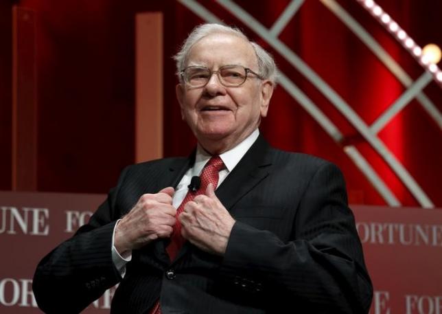 Buffett scorns tricky Wall Street accounting, but defends buybacks